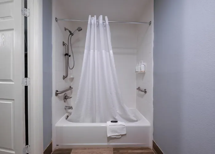 Baymont By Wyndham Louisville Airport South